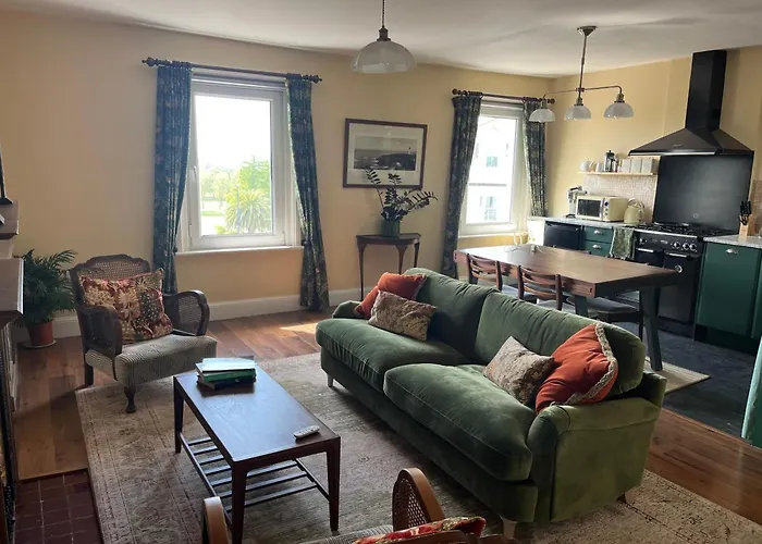 Southsea, Portsmouth - Two Bedroom Apartment - Newly Refurbished Throughout - Treetop Sea Views