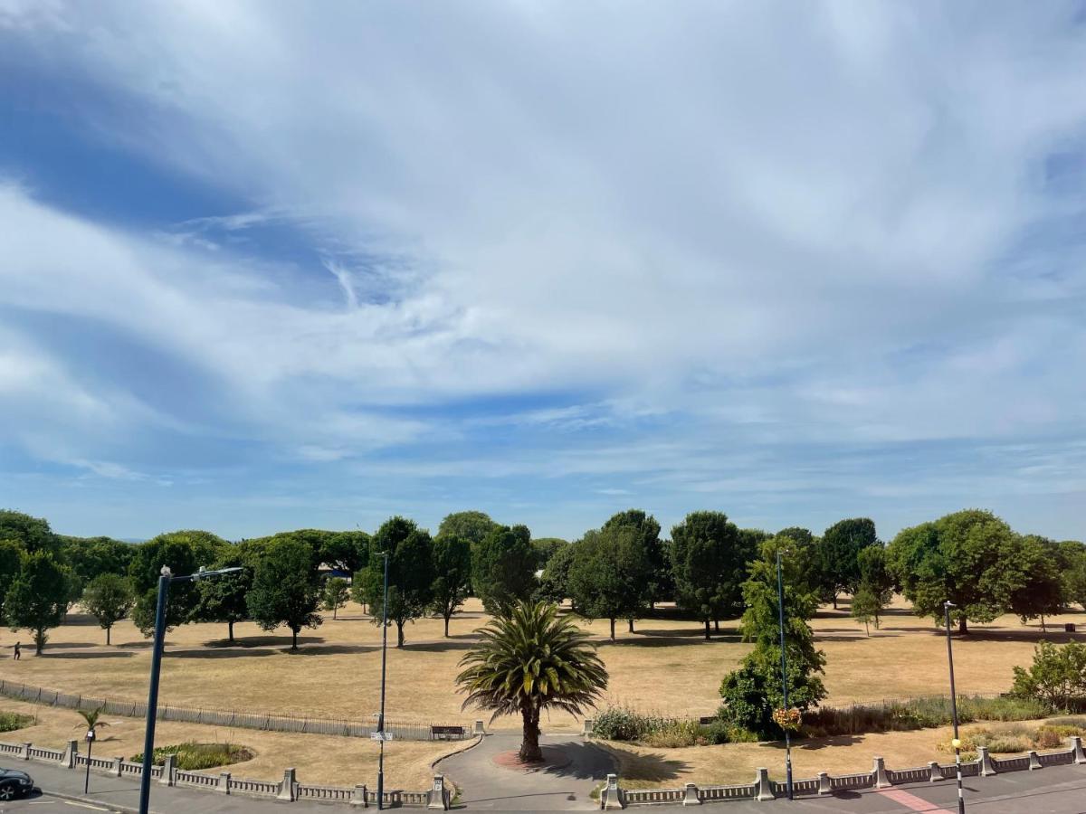 Appartement Southsea, - Two Bedroom - Newly Refurbished Throughout - Treetop Sea Views *