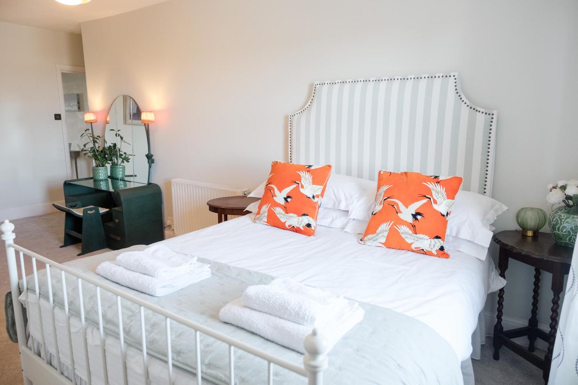 Appartement Southsea, - Two Bedroom - Newly Refurbished Throughout - Treetop Sea Views *